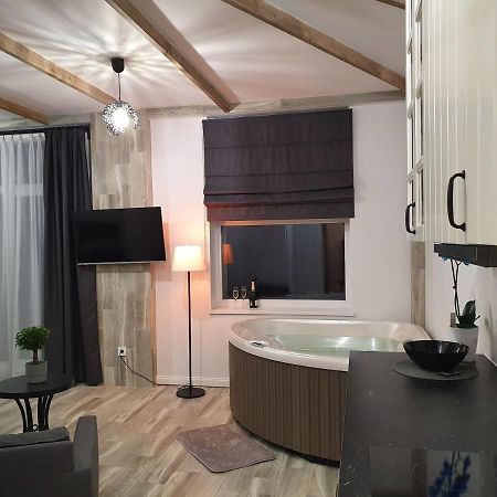 Apartamentai su Jacuzzi Panevezys Bagian luar foto